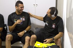Leandro Castán e Danilo nos vestiários antes da partida entre Bahia/BA x Corinthians, realizada esta noite no estádio Roberto Santos, o Pituacu, pela 7ª rodada do Campeonato Brasileiro de 2011