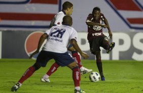 Ricardinho; Paulo Miranda e Edenilson durante a partida entre Bahia/BA x Corinthians, realizada esta noite no estádio Roberto Santos, o Pituacu, pela 7ª rodada do Campeonato Brasileiro de 2011