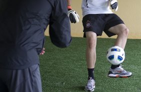 Maurl Lima e Julio Cesar durante o treino do Corinthians que aconteceu esta manh na praia de Stella Maris, em Salvador. O time se prepara para o jogo contra o Vasco da Gama, quarta-feira, dia 06/07, no estdio do Pacaembu, pela 8 rodada do Brasileiro 2011