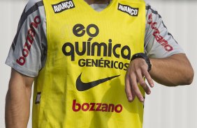 Alessandro durante o treino do Corinthians que aconteceu esta manhã no CT Joaquim Grava, no Parque Ecológico do Tiete. O time se prepara para o jogo contra o Vasco da Gama, dia 06/07, quarta-feira, a noite, no estádio do Pacaembu, pela 8ª rodada do Brasileirão 2011