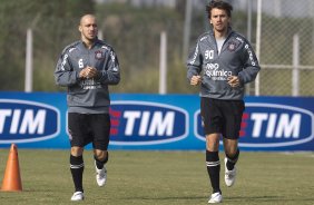 Alessandro e Paulo Andr durante o treino do Corinthians que aconteceu esta manh no CT Joaquim Grava, no Parque Ecolgico do Tiete. O time se prepara para o jogo contra o Vasco da Gama, dia 06/07, quarta-feira, a noite, no estdio do Pacaembu, pela 8 rodada do Brasileiro 2011