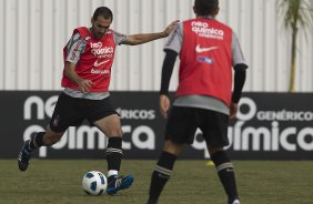 Danilo durante o treino do Corinthians que aconteceu esta manhã no CT Joaquim Grava, no Parque Ecológico do Tiete. O time se prepara para o jogo contra o Vasco da Gama, dia 06/07, quarta-feira, a noite, no estádio do Pacaembu, pela 8ª rodada do Brasileirão 2011