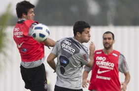 Nene Bonilha e Bruno Octavio durante o treino do Corinthians que aconteceu esta manh no CT Joaquim Grava, no Parque Ecolgico do Tiete. O time se prepara para o jogo contra o Vasco da Gama, dia 06/07, quarta-feira, a noite, no estdio do Pacaembu, pela 8 rodada do Brasileiro 2011