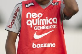 Paulinho durante o treino do Corinthians que aconteceu esta manhã no CT Joaquim Grava, no Parque Ecológico do Tiete. O time se prepara para o jogo contra o Vasco da Gama, dia 06/07, quarta-feira, a noite, no estádio do Pacaembu, pela 8ª rodada do Brasileirão 2011