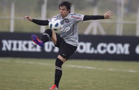 Willian durante o treino do Corinthians que aconteceu esta manhã no CT Joaquim Grava, no Parque Ecológico do Tiete. O time se prepara para o jogo contra o Vasco da Gama, dia 06/07, quarta-feira, a noite, no estádio do Pacaembu, pela 8ª rodada do Brasileirão 2011