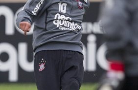 Fabio Santos durante o treino do Corinthians que aconteceu esta tarde no CT Joaquim Grava, no Parque Ecolgico do Tiete. O time se prepara para o jogo contra o Vasco da Gama, dia 06/07, quarta-feira, a noite, no estdio do Pacaembu, pela 8 rodada do Brasileiro 2011