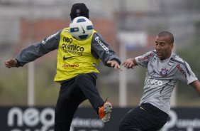 Nene Bonilha e Emerson durante o treino do Corinthians que aconteceu esta tarde no CT Joaquim Grava, no Parque Ecolgico do Tiete. O time se prepara para o jogo contra o Vasco da Gama, dia 06/07, quarta-feira, a noite, no estdio do Pacaembu, pela 8 rodada do Brasileiro 2011