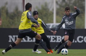 Paulo Andr; Nene Bonilha e Alex durante o treino do Corinthians que aconteceu esta tarde no CT Joaquim Grava, no Parque Ecolgico do Tiete. O time se prepara para o jogo contra o Vasco da Gama, dia 06/07, quarta-feira, a noite, no estdio do Pacaembu, pela 8 rodada do Brasileiro 2011