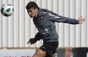 Alex, que entra no lugar de Jorge Henrique contundido, durante o treino do Corinthians que aconteceu esta manh no CT Joaquim Grava, no Parque Ecolgico do Tiete. O time se prepara para o jogo contra o Atltico-GO, dia 10/07, domingo a tarde, no estdio Serra Dourada, pela 9 rodada do Brasileiro 2011