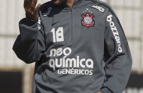 Danilo durante o treino do Corinthians que aconteceu esta manh no CT Joaquim Grava, no Parque Ecolgico do Tiete. O time se prepara para o jogo contra o Atltico-GO, dia 10/07, domingo a tarde, no estdio Serra Dourada, pela 9 rodada do Brasileiro 2011