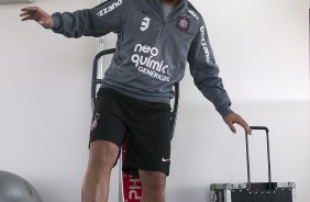 O atacante Adriano continua seu recuperao na sala de fisioterapia e musculacao com o fisioterapeuta Caio Mello, durante o treino do Corinthians que aconteceu esta manh no CT Joaquim Grava, no Parque Ecolgico do Tiete. O time se prepara para o jogo contra o Atltico-GO, dia 10/07, domingo a tarde, no estdio Serra Dourada, pela 9 rodada do Brasileiro 2011