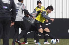 Willian durante o treino do Corinthians que aconteceu esta manh no CT Joaquim Grava, no Parque Ecolgico do Tiete. O time se prepara para o jogo contra o Atltico-GO, dia 10/07, domingo a tarde, no estdio Serra Dourada, pela 9 rodada do Brasileiro 2011