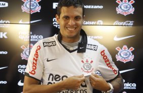Ramon durante apresentaao como novo jogador do Corinthians realizado no CT Joaquim Grava