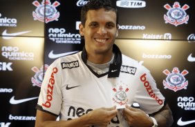 Ramon durante apresentaao como novo jogador do Corinthians realizado no CT Joaquim Grava