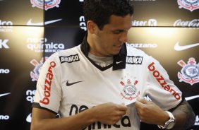 Ramon durante apresentaao como novo jogador do Corinthians realizado no CT Joaquim Grava