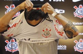 Ramon durante apresentaao como novo jogador do Corinthians realizado no CT Joaquim Grava