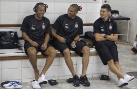 Emerson; Wallace e Alex nos vestiários antes da partida entre Botafogo x Corinthians, realizada esta noite no estádio de São Januário, pela 10ª rodada do Campeonato Brasileiro de 2011