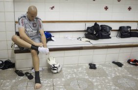 Julio Cesar nos vestiários antes da partida entre Botafogo x Corinthians, realizada esta noite no estádio de São Januário, pela 10ª rodada do Campeonato Brasileiro de 2011
