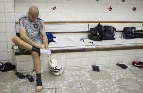 Julio Cesar nos vestirios antes da partida entre Botafogo x Corinthians, realizada esta noite no estdio de So Janurio, pela 10 rodada do Campeonato Brasileiro de 2011