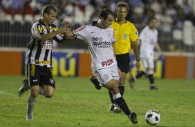 Marcelo Mattos e Danilo durante a partida entre Botafogo x Corinthians, realizada esta noite no estdio de So Janurio, pela 10 rodada do Campeonato Brasileiro de 2011