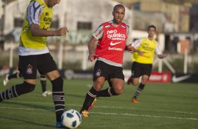 Emerson que entra como titular no prximo jogo durante o treino do Corinthians que aconteceu esta tarde no CT Joaquim Grava, no Parque Ecolgico do Tiete. O time se prepara para o jogo contra o Cruzeiro, domingo a tarde, dia 24/07, no estdio do Pacaembu, pela 11 rodada do Brasileiro 2011