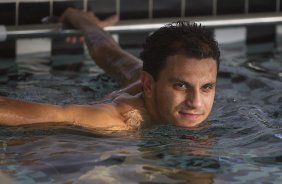 Fabio Santos durante o treino do Corinthians que aconteceu esta tarde no CT Joaquim Grava, no Parque Ecolgico do Tiete. O time se prepara para o jogo contra o Cruzeiro, domingo a tarde, dia 24/07, no estdio do Pacaembu, pela 11 rodada do Brasileiro 2011