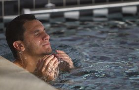 Fabio Santos durante o treino do Corinthians que aconteceu esta tarde no CT Joaquim Grava, no Parque Ecolgico do Tiete. O time se prepara para o jogo contra o Cruzeiro, domingo a tarde, dia 24/07, no estdio do Pacaembu, pela 11 rodada do Brasileiro 2011