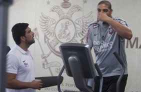 O atacante Adriano continua seu trabalho pos operatorio, com o fisioterapeuta Bruno Mazziotti, durante o treino do Corinthians que aconteceu esta tarde no CT Joaquim Grava, no Parque Ecolgico do Tiete. O time se prepara para o jogo contra o Cruzeiro, domingo a tarde, dia 24/07, no estdio do Pacaembu, pela 11 rodada do Brasileiro 2011