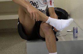 Leandro Castán nos vestiários antes da partida entre Corinthians x Cruzeiro, realizada esta tarde no estádio do Pacaembu, pela 11ª rodada do Campeonato Brasileiro de 2011