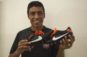 Paulinho nos vestiários antes da partida entre Corinthians x Cruzeiro, realizada esta tarde no estádio do Pacaembu, pela 11ª rodada do Campeonato Brasileiro de 2011