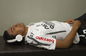 Paulinho nos vestiários antes da partida entre Corinthians x Cruzeiro, realizada esta tarde no estádio do Pacaembu, pela 11ª rodada do Campeonato Brasileiro de 2011