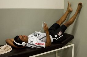 Paulinho nos vestiários antes da partida entre Corinthians x Cruzeiro, realizada esta tarde no estádio do Pacaembu, pela 11ª rodada do Campeonato Brasileiro de 2011