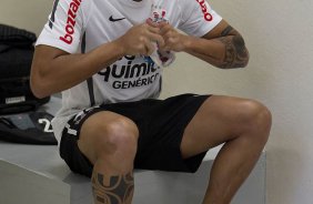 Ramon nos vestiários antes da partida entre Corinthians x Cruzeiro, realizada esta tarde no estádio do Pacaembu, pela 11ª rodada do Campeonato Brasileiro de 2011