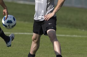 Chico durante o treino do Corinthians esta manh no CT Joaquim Grava, no Parque Ecolgico do Tiete. O time se prepara para o jogo contra o Ava, domingo a tarde, dia 31/07, no estdio da Ressacada, pela 13 rodada do Brasileiro 2011