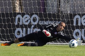 Danilo Fernandes durante o treino do Corinthians esta manh no CT Joaquim Grava, no Parque Ecolgico do Tiete. O time se prepara para o jogo contra o Ava, domingo a tarde, dia 31/07, no estdio da Ressacada, pela 13 rodada do Brasileiro 2011