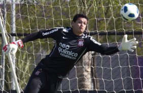 Gauther durante o treino do Corinthians esta manh no CT Joaquim Grava, no Parque Ecolgico do Tiete. O time se prepara para o jogo contra o Ava, domingo a tarde, dia 31/07, no estdio da Ressacada, pela 13 rodada do Brasileiro 2011