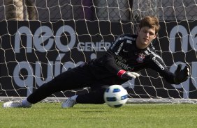 Renan durante o treino do Corinthians esta manh no CT Joaquim Grava, no Parque Ecolgico do Tiete. O time se prepara para o jogo contra o Ava, domingo a tarde, dia 31/07, no estdio da Ressacada, pela 13 rodada do Brasileiro 2011