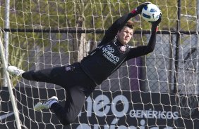 Renan durante o treino do Corinthians esta manh no CT Joaquim Grava, no Parque Ecolgico do Tiete. O time se prepara para o jogo contra o Ava, domingo a tarde, dia 31/07, no estdio da Ressacada, pela 13 rodada do Brasileiro 2011