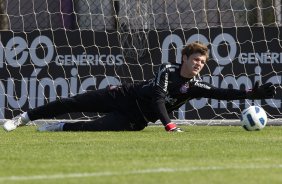 Renan durante o treino do Corinthians esta manh no CT Joaquim Grava, no Parque Ecolgico do Tiete. O time se prepara para o jogo contra o Ava, domingo a tarde, dia 31/07, no estdio da Ressacada, pela 13 rodada do Brasileiro 2011