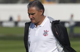 Tite durante o treino do Corinthians esta manh no CT Joaquim Grava, no Parque Ecolgico do Tiete. O time se prepara para o jogo contra o Ava, domingo a tarde, dia 31/07, no estdio da Ressacada, pela 13 rodada do Brasileiro 2011