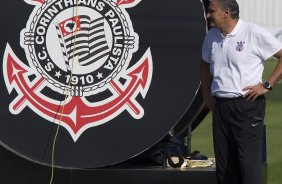 Tite durante o treino do Corinthians esta manh no CT Joaquim Grava, no Parque Ecolgico do Tiete. O time se prepara para o jogo contra o Ava, domingo a tarde, dia 31/07, no estdio da Ressacada, pela 13 rodada do Brasileiro 2011