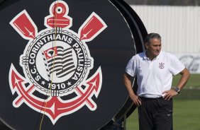 Tite durante o treino do Corinthians esta manh no CT Joaquim Grava, no Parque Ecolgico do Tiete. O time se prepara para o jogo contra o Ava, domingo a tarde, dia 31/07, no estdio da Ressacada, pela 13 rodada do Brasileiro 2011