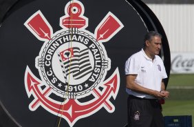 Tite durante o treino do Corinthians esta manh no CT Joaquim Grava, no Parque Ecolgico do Tiete. O time se prepara para o jogo contra o Ava, domingo a tarde, dia 31/07, no estdio da Ressacada, pela 13 rodada do Brasileiro 2011