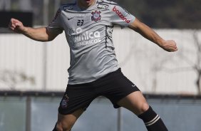 Willian durante o treino do Corinthians esta manh no CT Joaquim Grava, no Parque Ecolgico do Tiete. O time se prepara para o jogo contra o Ava, domingo a tarde, dia 31/07, no estdio da Ressacada, pela 13 rodada do Brasileiro 2011