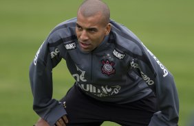 Emerson durante o treino do Corinthians esta manh no CT Joaquim Grava, no Parque Ecolgico do Tiete. O time se prepara para o jogo contra o Ava, amanh domingo a tarde, dia 31/07, no estdio da Ressacada, pela 13 rodada do Brasileiro 2011