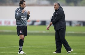 Paulo Andr, que volta ao time titular e Tite, durante o treino do Corinthians esta manh no CT Joaquim Grava, no Parque Ecolgico do Tiete. O time se prepara para o jogo contra o Ava, amanh domingo a tarde, dia 31/07, no estdio da Ressacada, pela 13 rodada do Brasileiro 2011