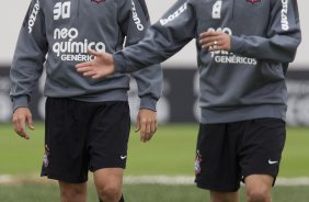 Paulo Andr, que volta ao time titular, ser companheiro de zaga de Leandro Castn(d) durante o treino do Corinthians esta manh no CT Joaquim Grava, no Parque Ecolgico do Tiete. O time se prepara para o jogo contra o Ava, amanh domingo a tarde, dia 31/07, no estdio da Ressacada, pela 13 rodada do Brasileiro 2011