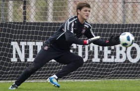 Renan durante o treino do Corinthians esta manh no CT Joaquim Grava, no Parque Ecolgico do Tiete. O time se prepara para o jogo contra o Ava, amanh domingo a tarde, dia 31/07, no estdio da Ressacada, pela 13 rodada do Brasileiro 2011