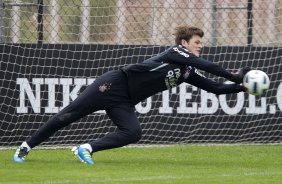 Renan durante o treino do Corinthians esta manh no CT Joaquim Grava, no Parque Ecolgico do Tiete. O time se prepara para o jogo contra o Ava, amanh domingo a tarde, dia 31/07, no estdio da Ressacada, pela 13 rodada do Brasileiro 2011