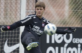 Renan durante o treino do Corinthians esta manh no CT Joaquim Grava, no Parque Ecolgico do Tiete. O time se prepara para o jogo contra o Ava, amanh domingo a tarde, dia 31/07, no estdio da Ressacada, pela 13 rodada do Brasileiro 2011